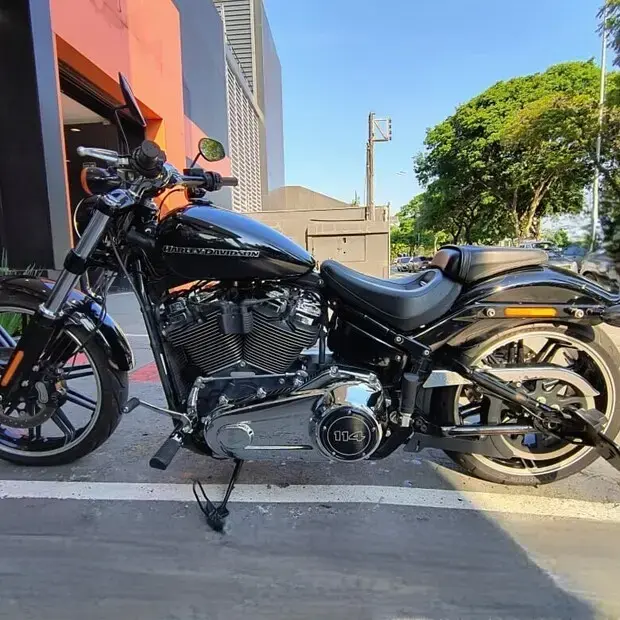 Harley Davidson Softail BREAKOUT FXBRS