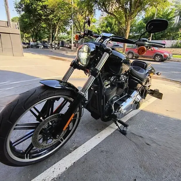 Harley Davidson Softail BREAKOUT FXBRS
