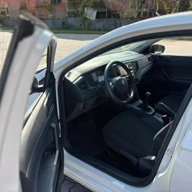 Volkswagen POLO 1.0 MPI TRACK MANUAL