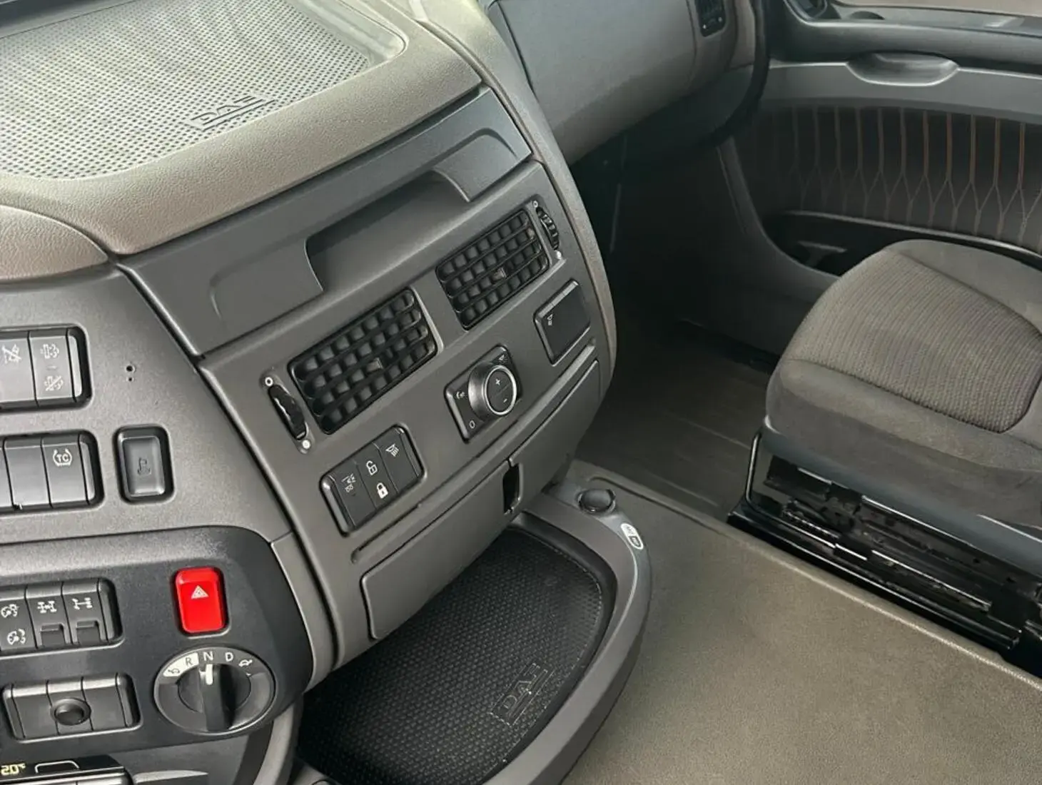 galeria DAF XF FTT 530 6x4