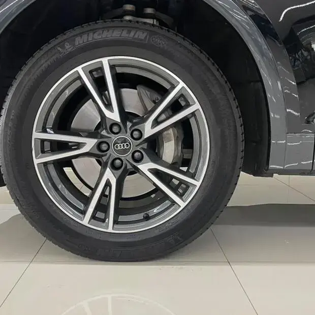 Audi Q5 Perf. Black 2.0 TFSIe S.Tr. Qt (Hib.)