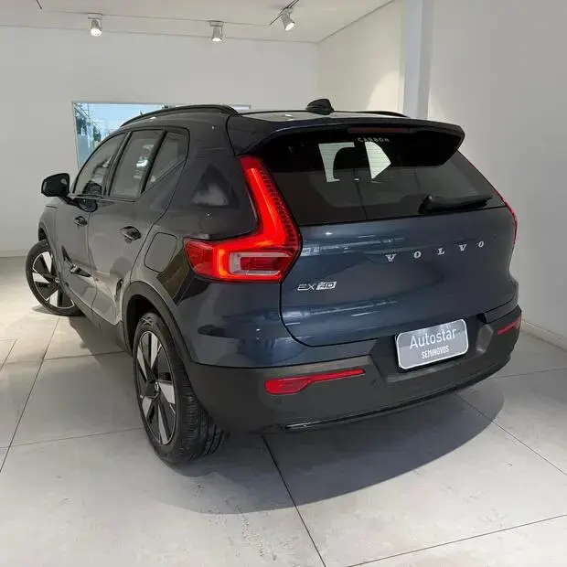 Volvo EX40 Plus P6