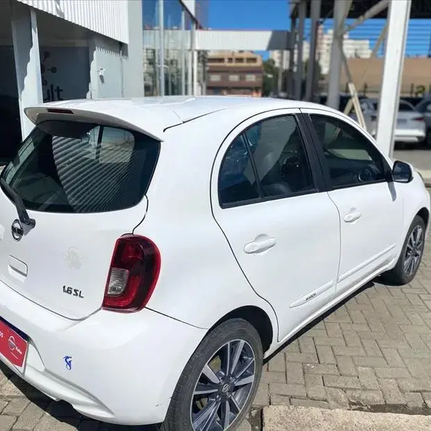 Nissan MARCH 1.6 SL 16V FLEXSTART 4P XTRONIC