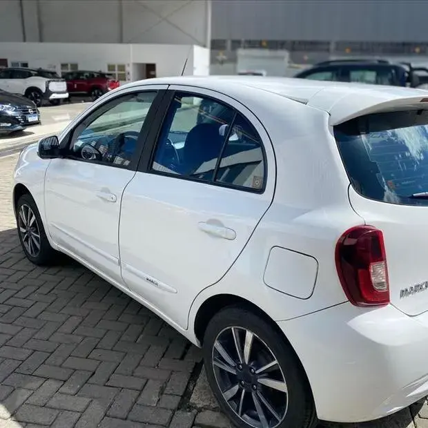 Nissan MARCH 1.6 SL 16V FLEXSTART 4P XTRONIC