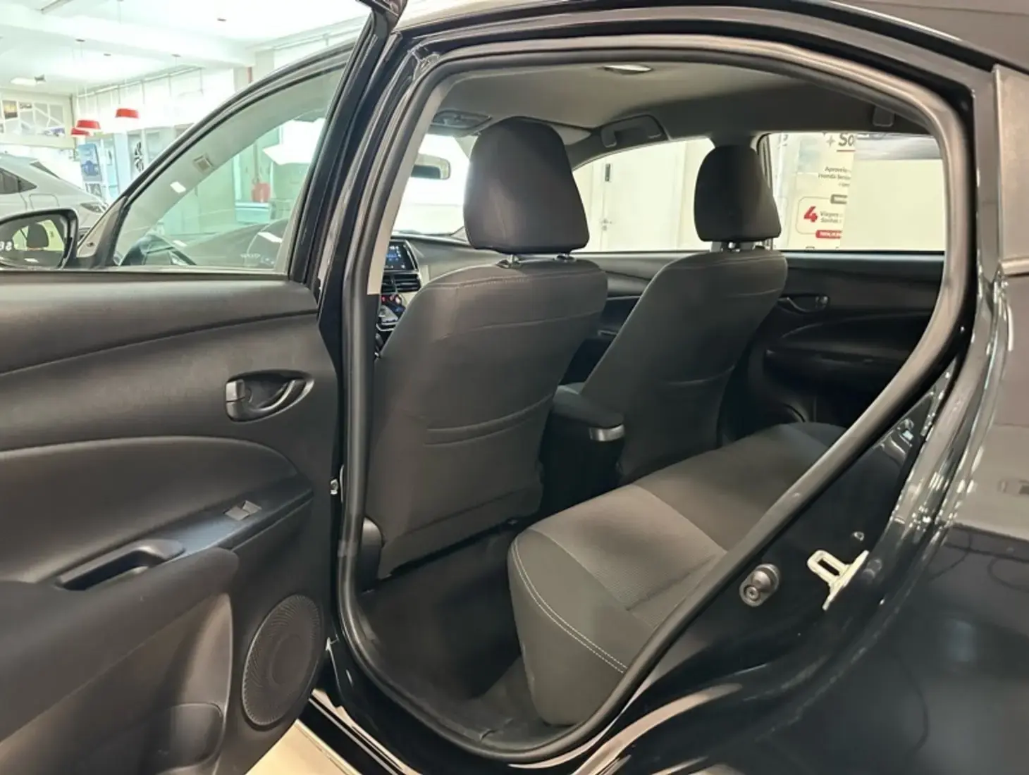 galeria Yaris Sedan