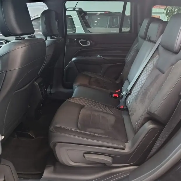 Jeep COMMANDER 2.0 HURRICANE 4 TURBO GASOLINA BLACKHAWK AT9