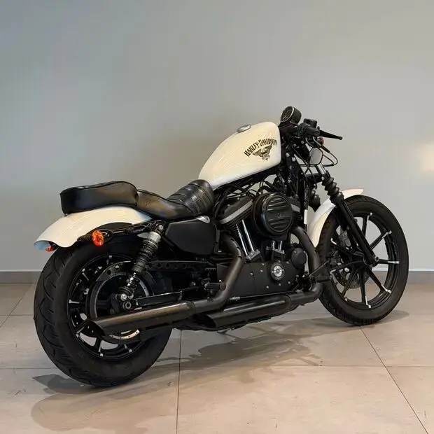 Harley Davidson Sportster XL 883 Iron
