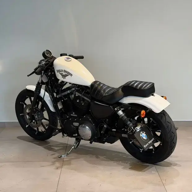 Harley Davidson Sportster XL 883 Iron