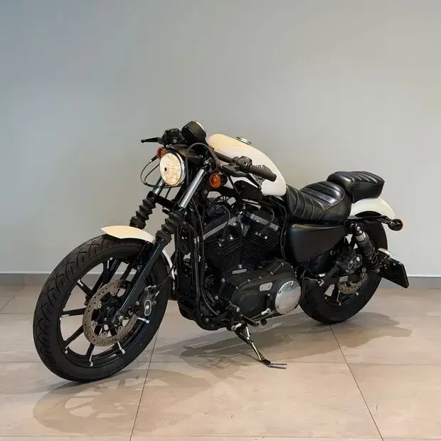 Harley Davidson Sportster XL 883 Iron
