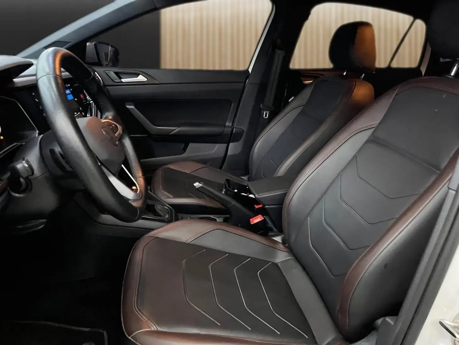 galeria VIRTUS Highline 200 TSI 1.0 Flex 12V Aut