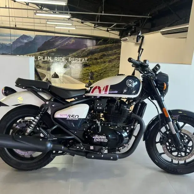 Royal Enfield Shotgun 650 ABS