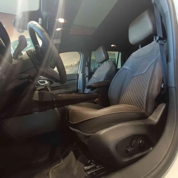 Jeep COMMANDER 2.0 TD380 TURBO DIESEL OVERLAND AT9