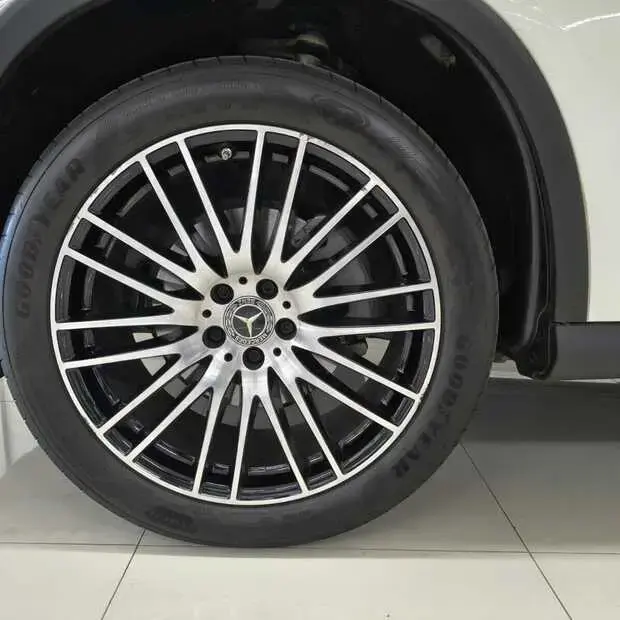 Mercedes Benz Classe GLC 300 4MATIC 2.0 TB Aut. (Híb)