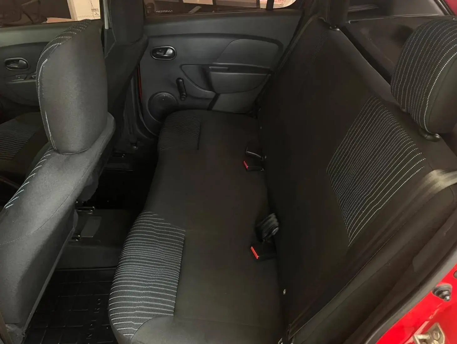 galeria SANDERO AUTHENTIQUE