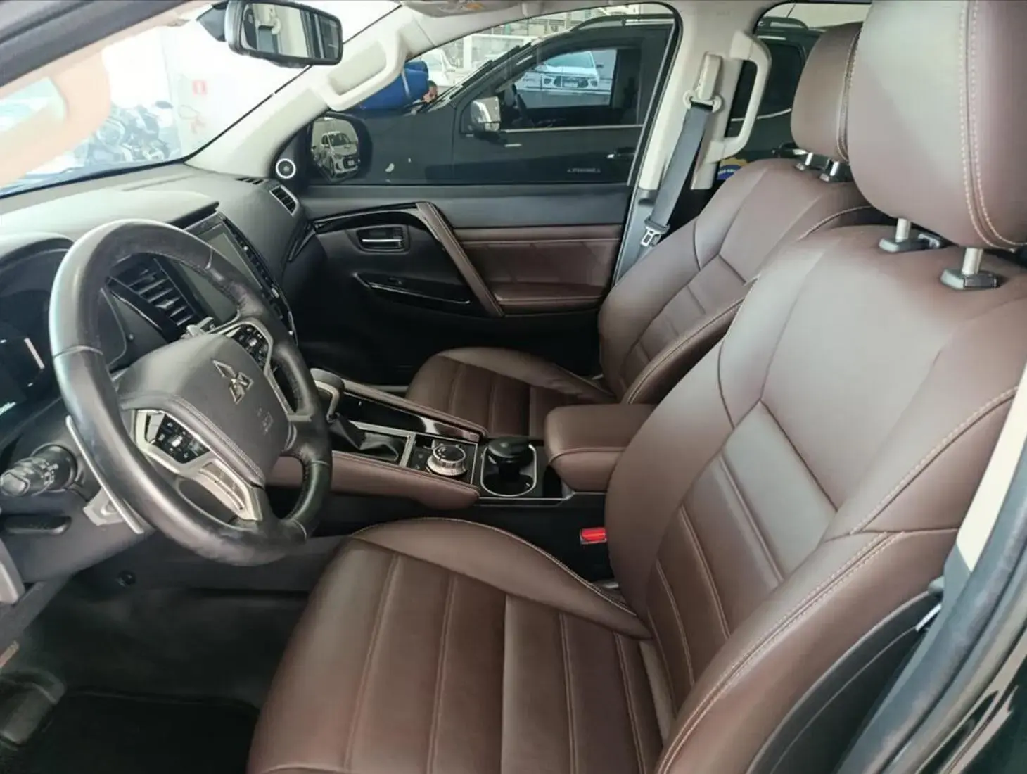 galeria PAJERO SPORT