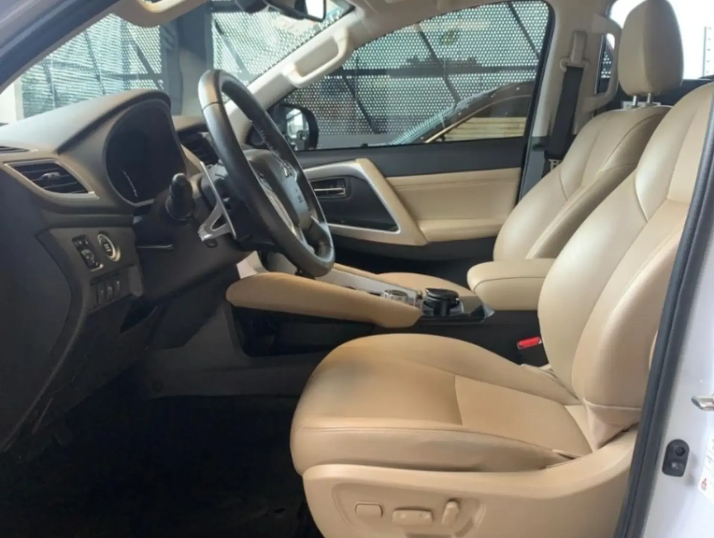 galeria PAJERO SPORT