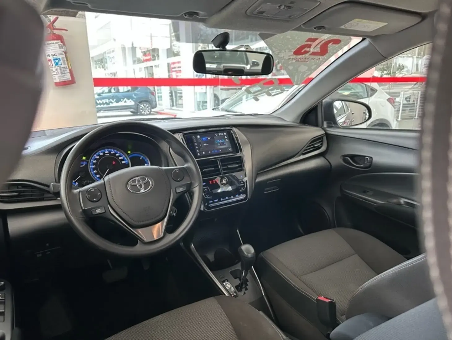 galeria Yaris Sedan