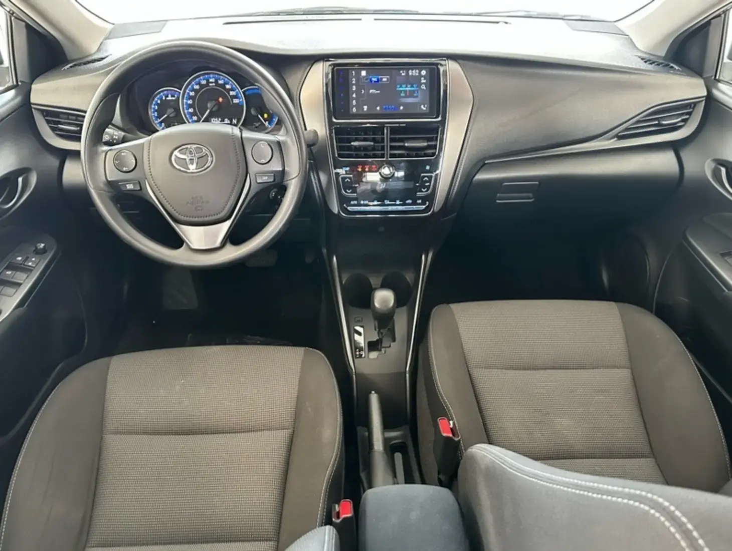 galeria Yaris Sedan