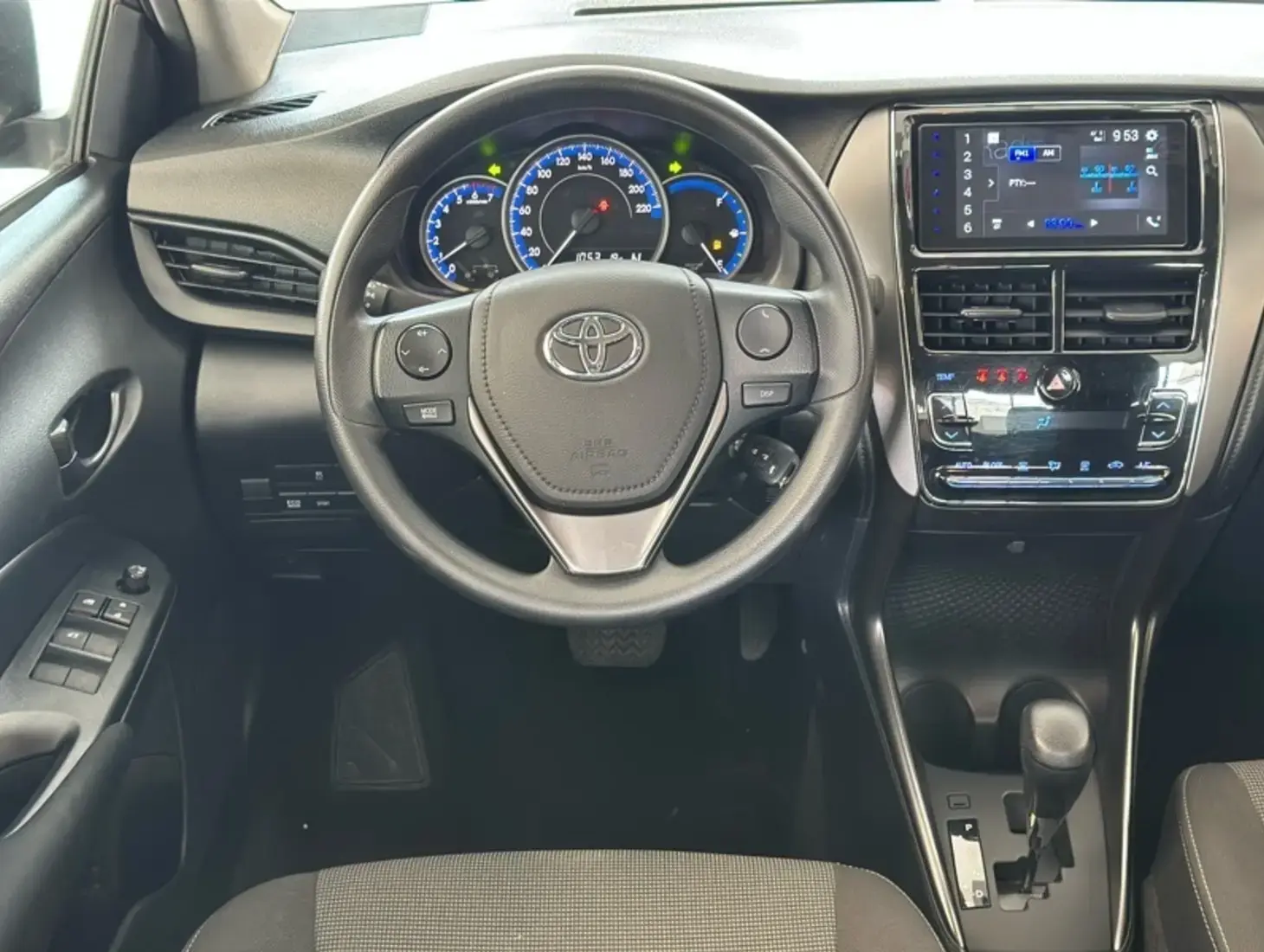 galeria Yaris Sedan