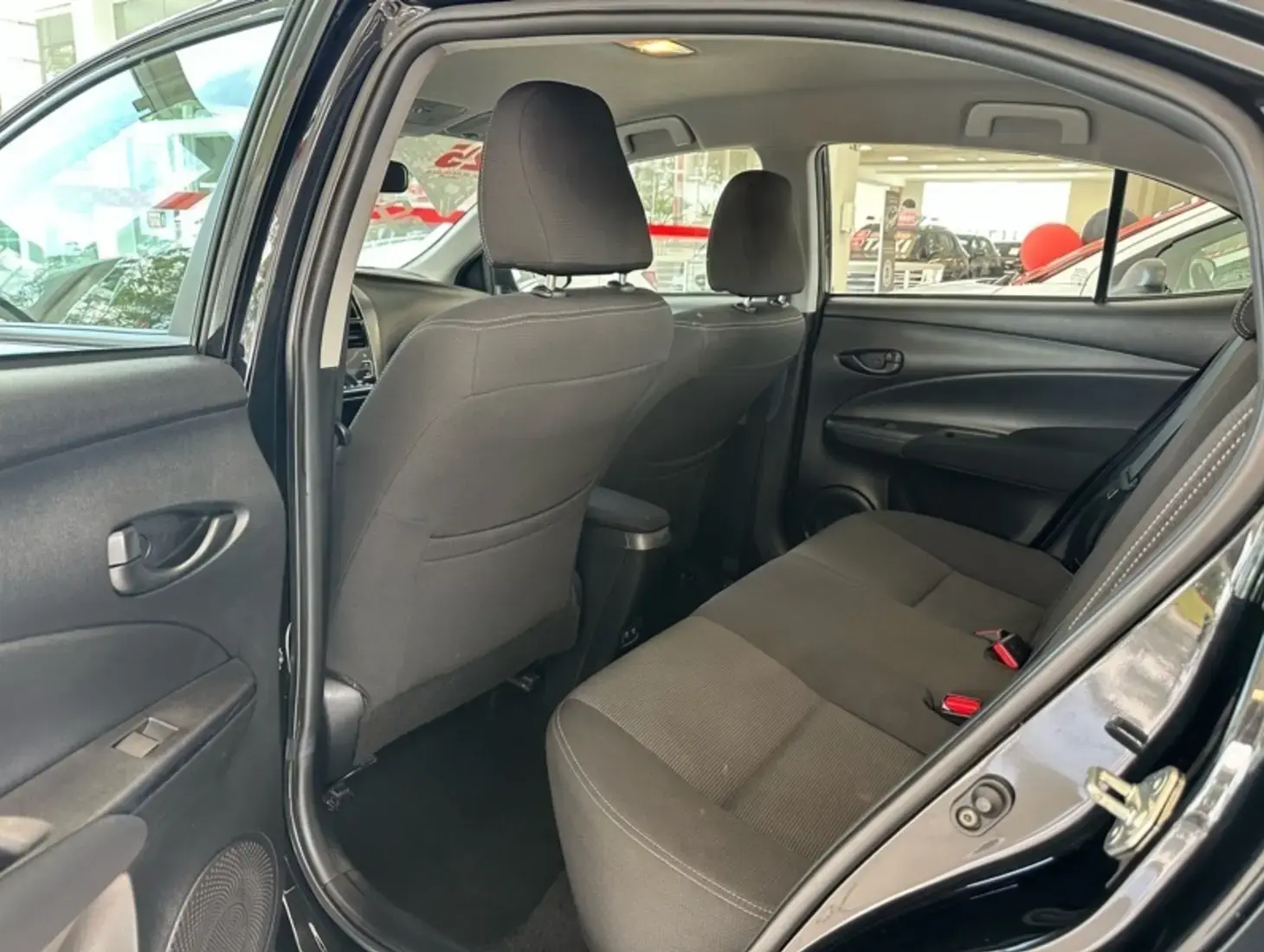 galeria Yaris Sedan
