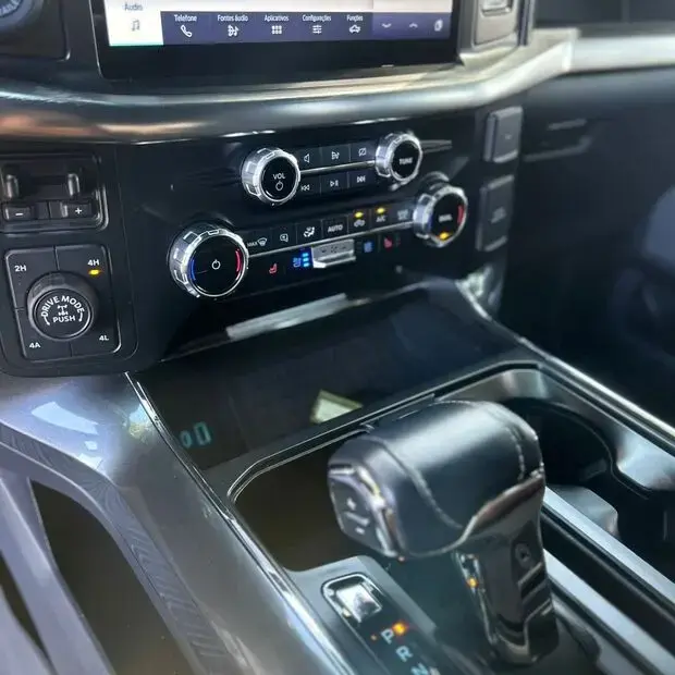 Ford F-150 Lariat 4x4 5.0 V8