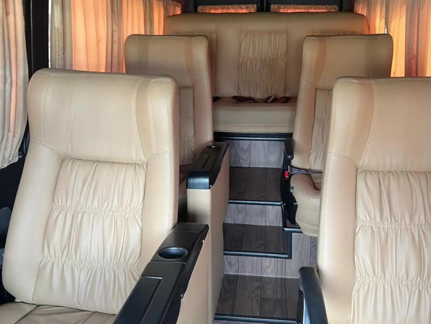 galeria SPRINTER 416 VAN EXECUTIVA 8+1 LUGARES