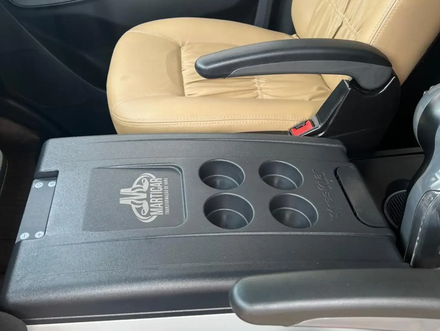 galeria SPRINTER 416 VAN EXECUTIVA 8+1 LUGARES