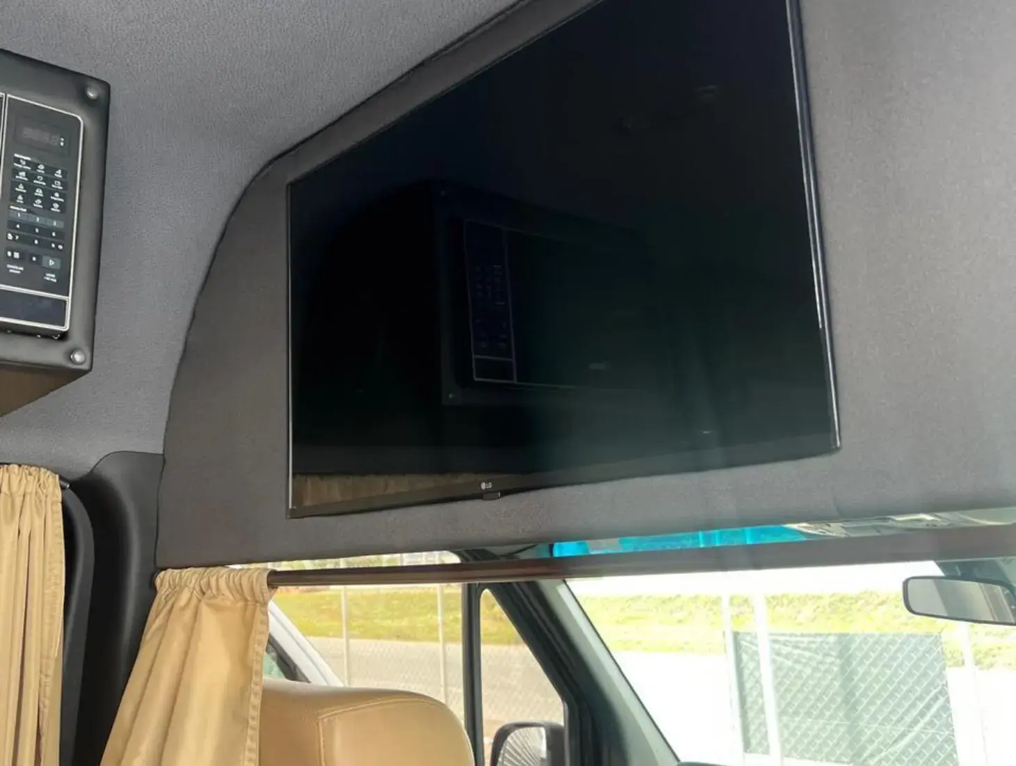 galeria SPRINTER 416 VAN EXECUTIVA 8+1 LUGARES