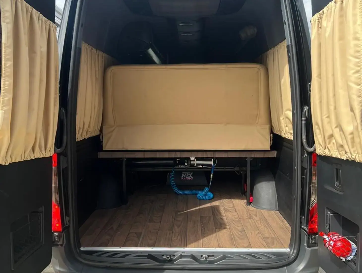 galeria SPRINTER 416 VAN EXECUTIVA 8+1 LUGARES