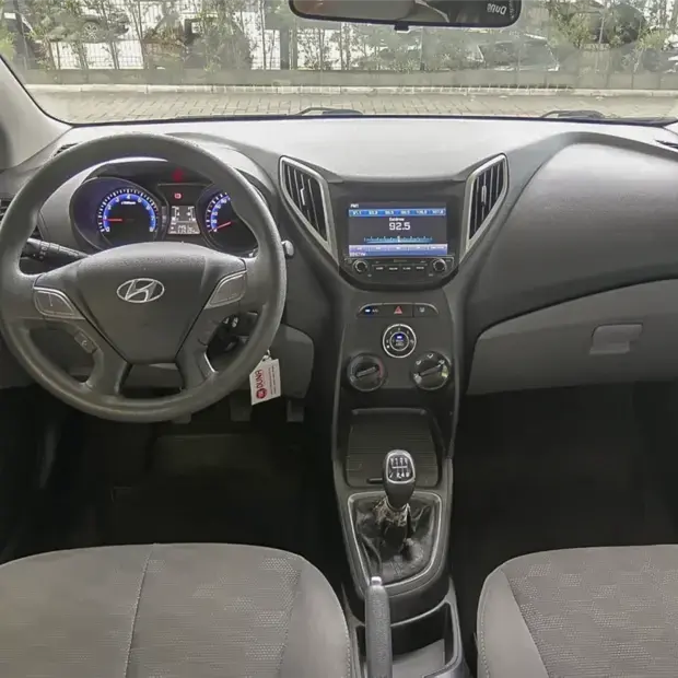 Hyundai HB20S 1.6 COMFORT PLUS 16V FLEX 4P MANUAL