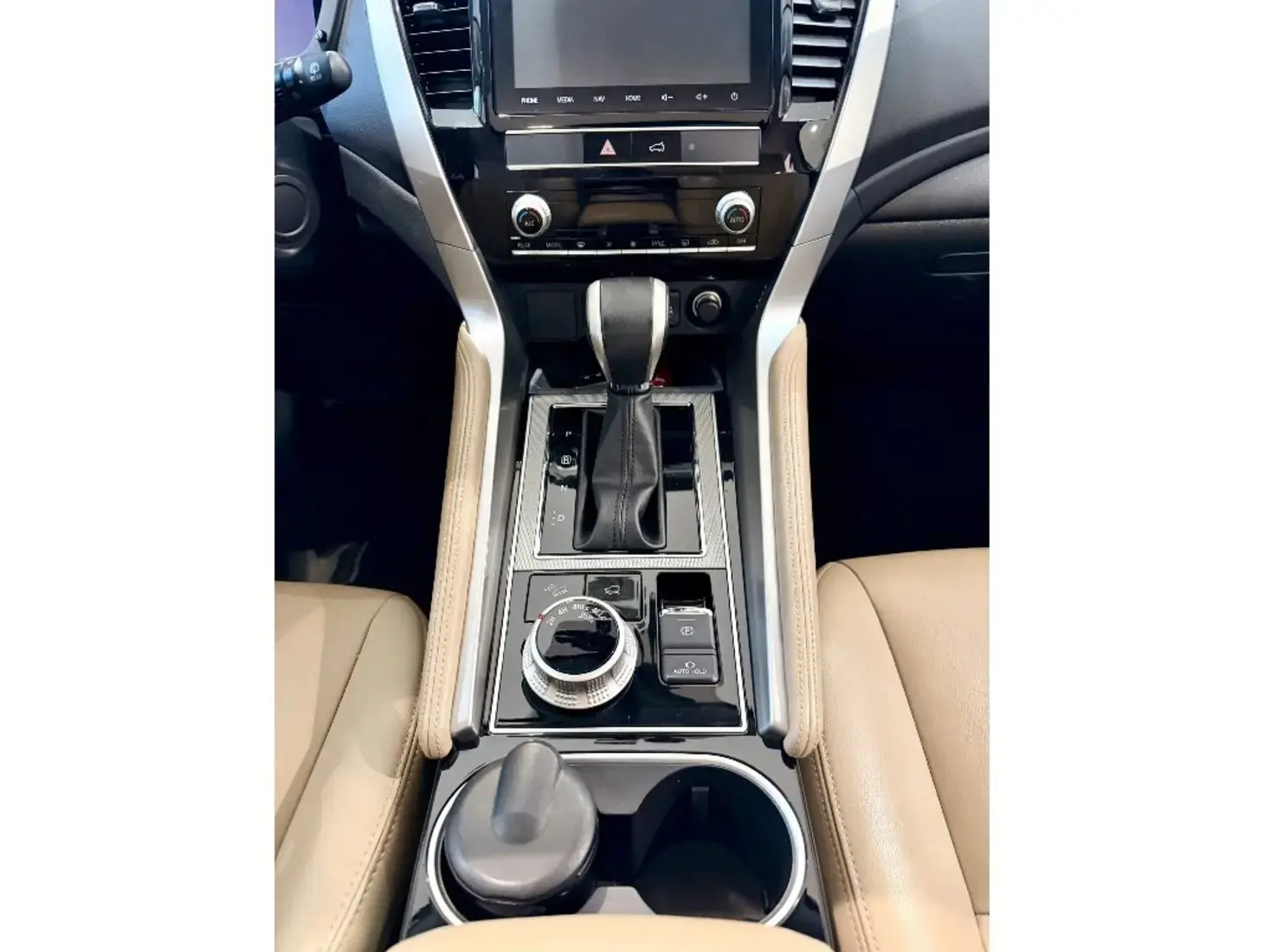 galeria PAJERO SPORT