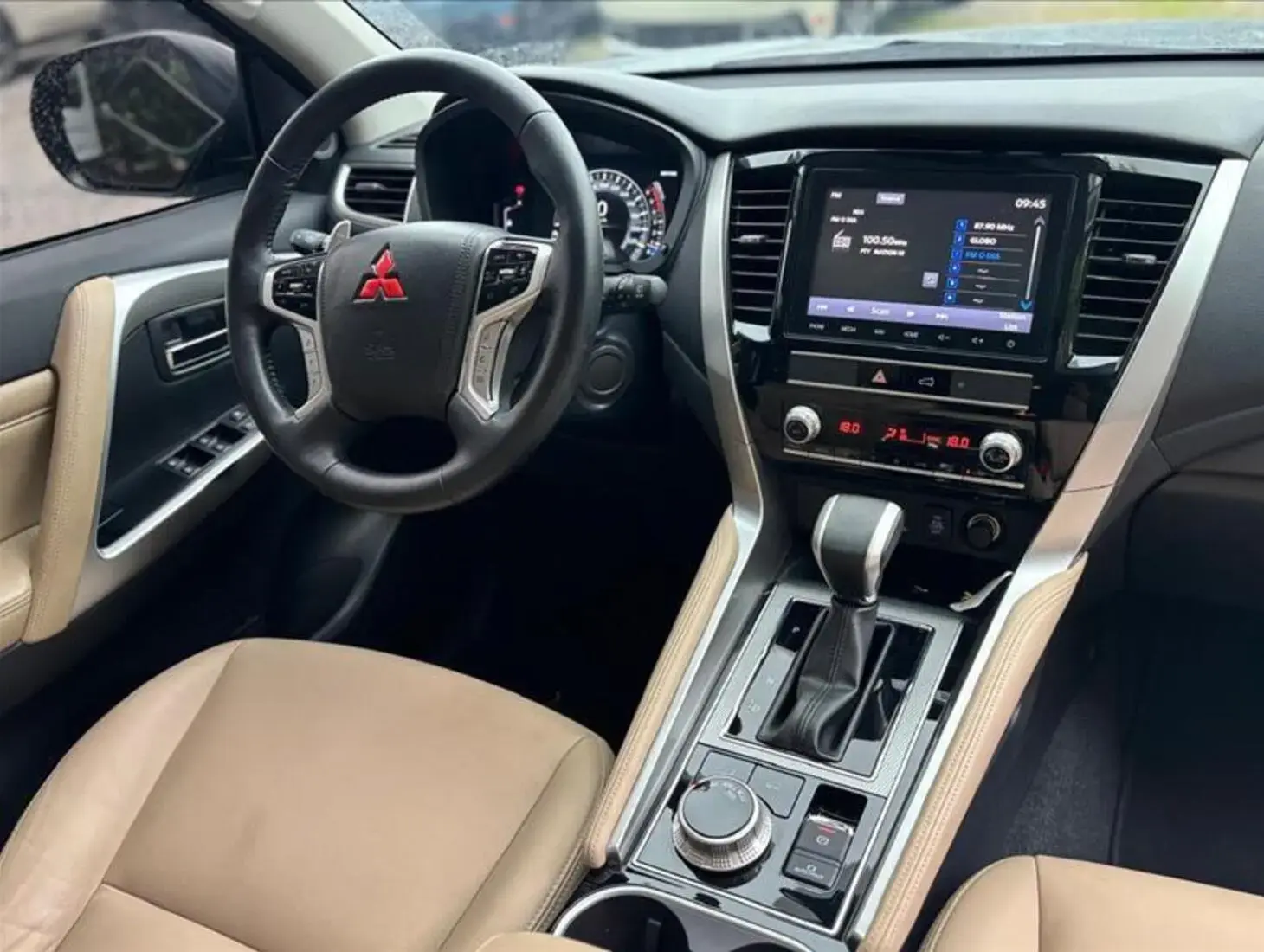 galeria PAJERO SPORT