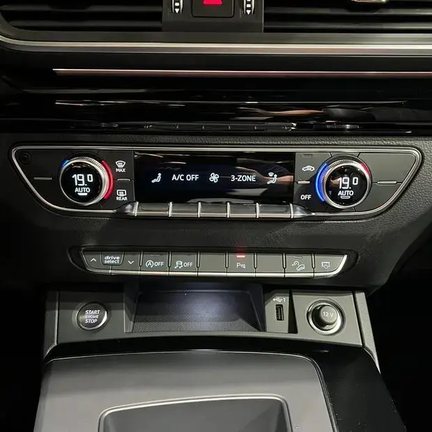 Audi Q5 S-Line Black 2.0 TFSI Quat. S-Tronic