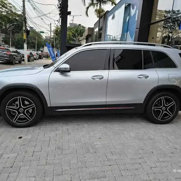 Mercedes Benz GLB 220 4M AMG Line