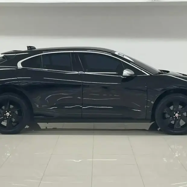 Jaguar I-Pace SE EV400 AWD Aut. (Elétrico)