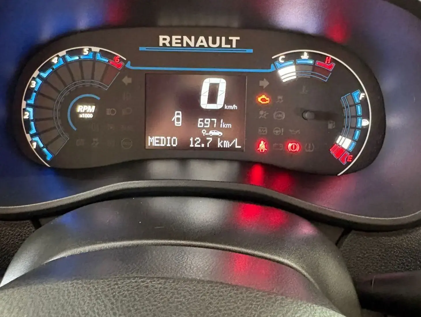 galeria KWID ZEN 1.0 MT