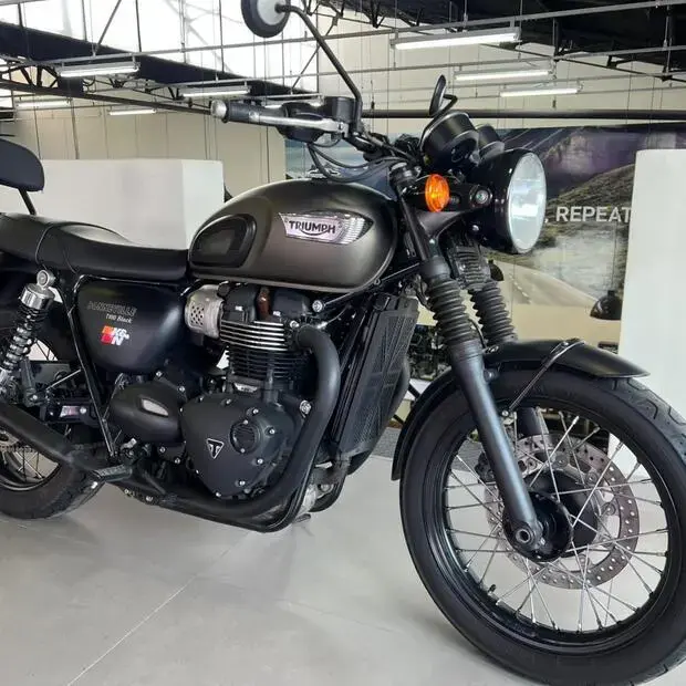 Triumph Bonneville T100 T 100 Black