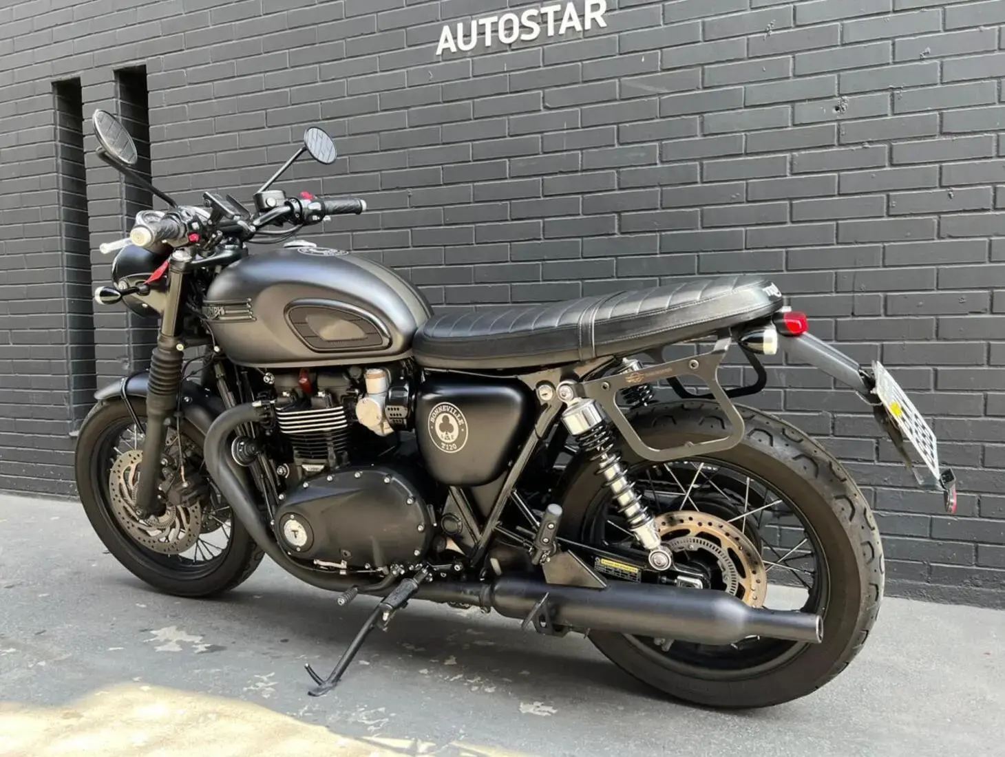 galeria Bonneville T120