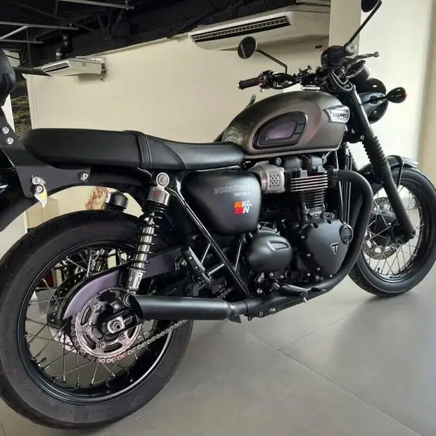 Triumph Bonneville T100 T 100 Black