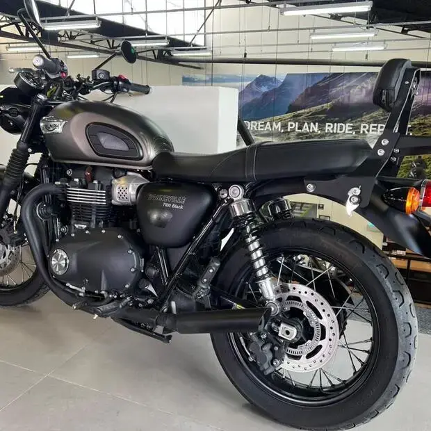 Triumph Bonneville T100 T 100 Black
