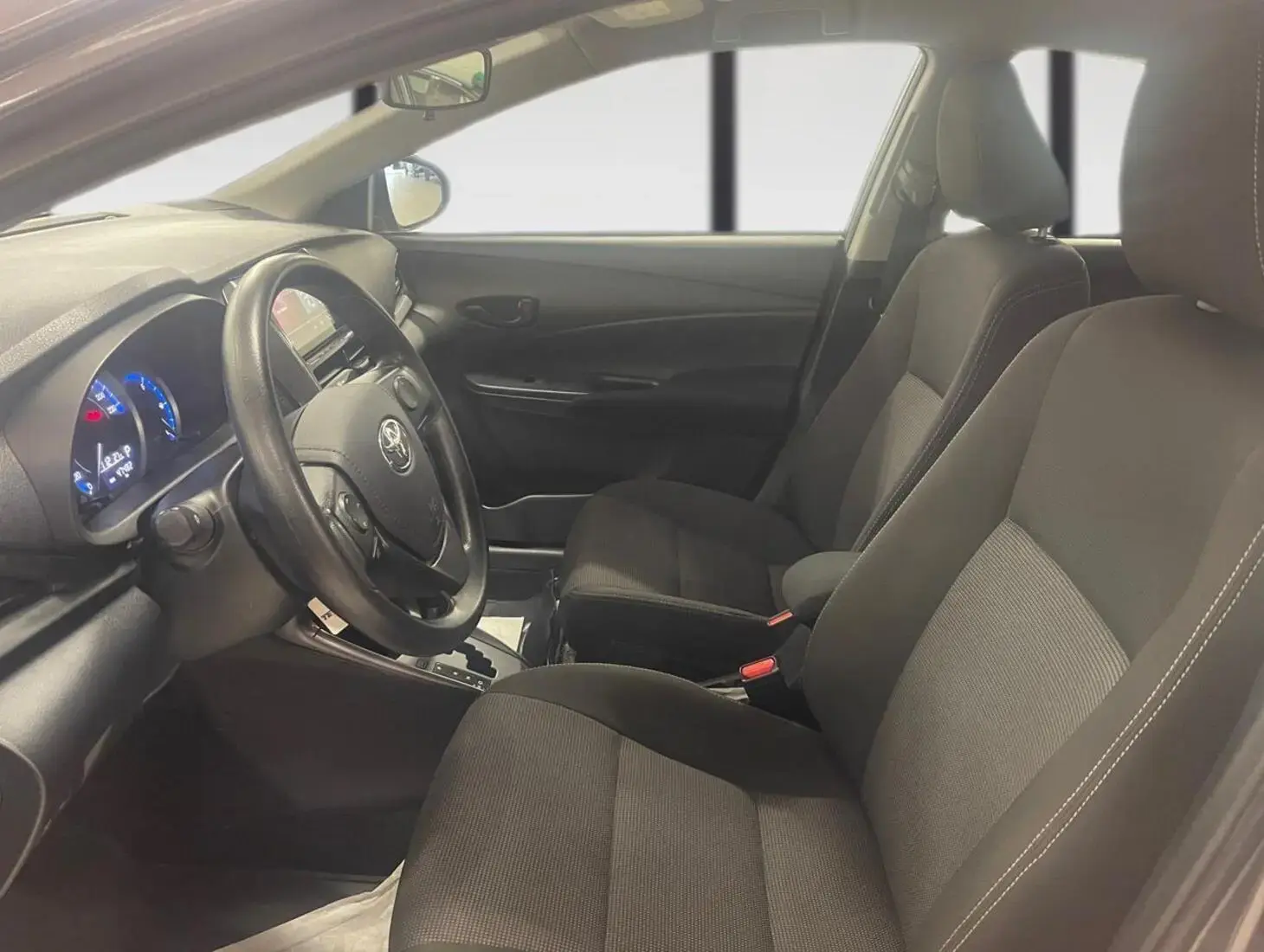 galeria Yaris Sedan