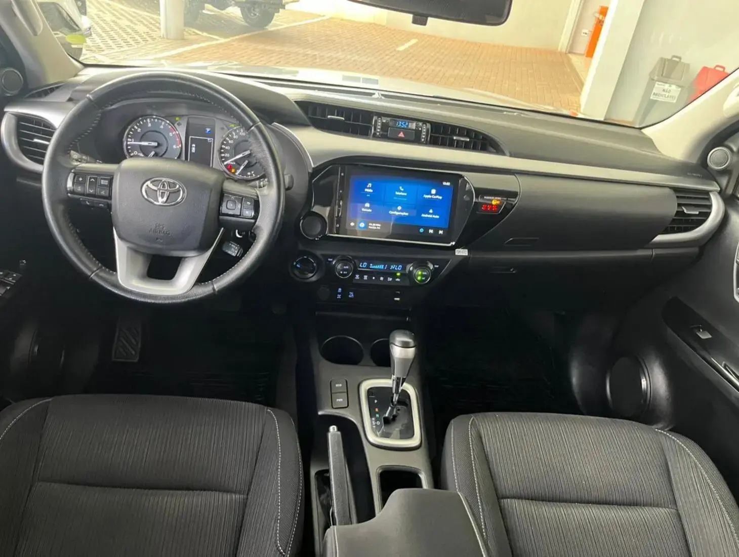 galeria HILUX SR 4X4 2.8