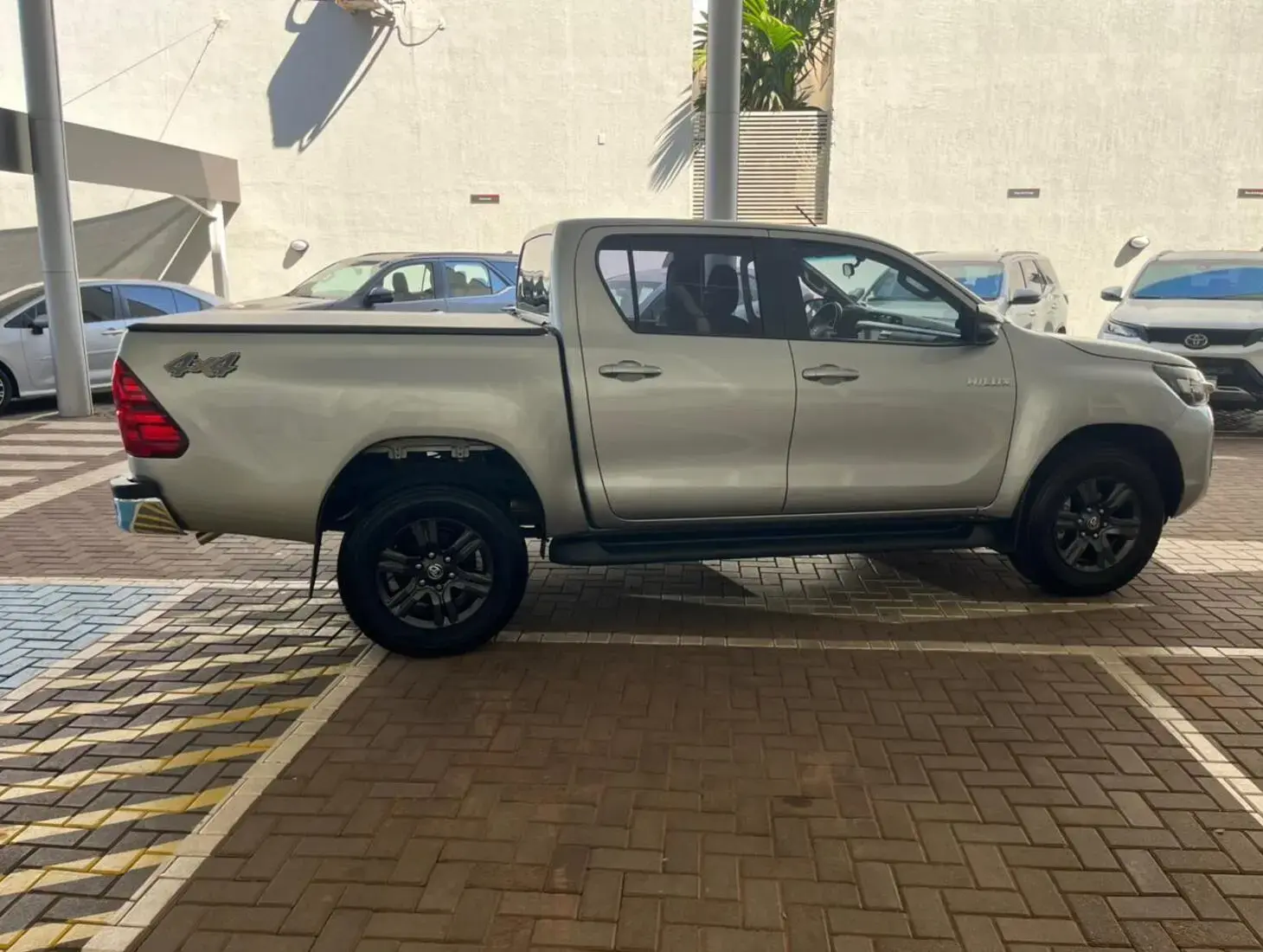 galeria HILUX SR 4X4 2.8