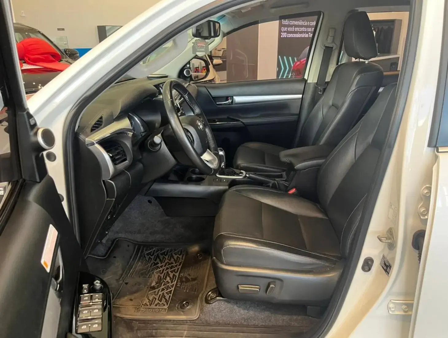 galeria HILUX SRV 4X4 2.8