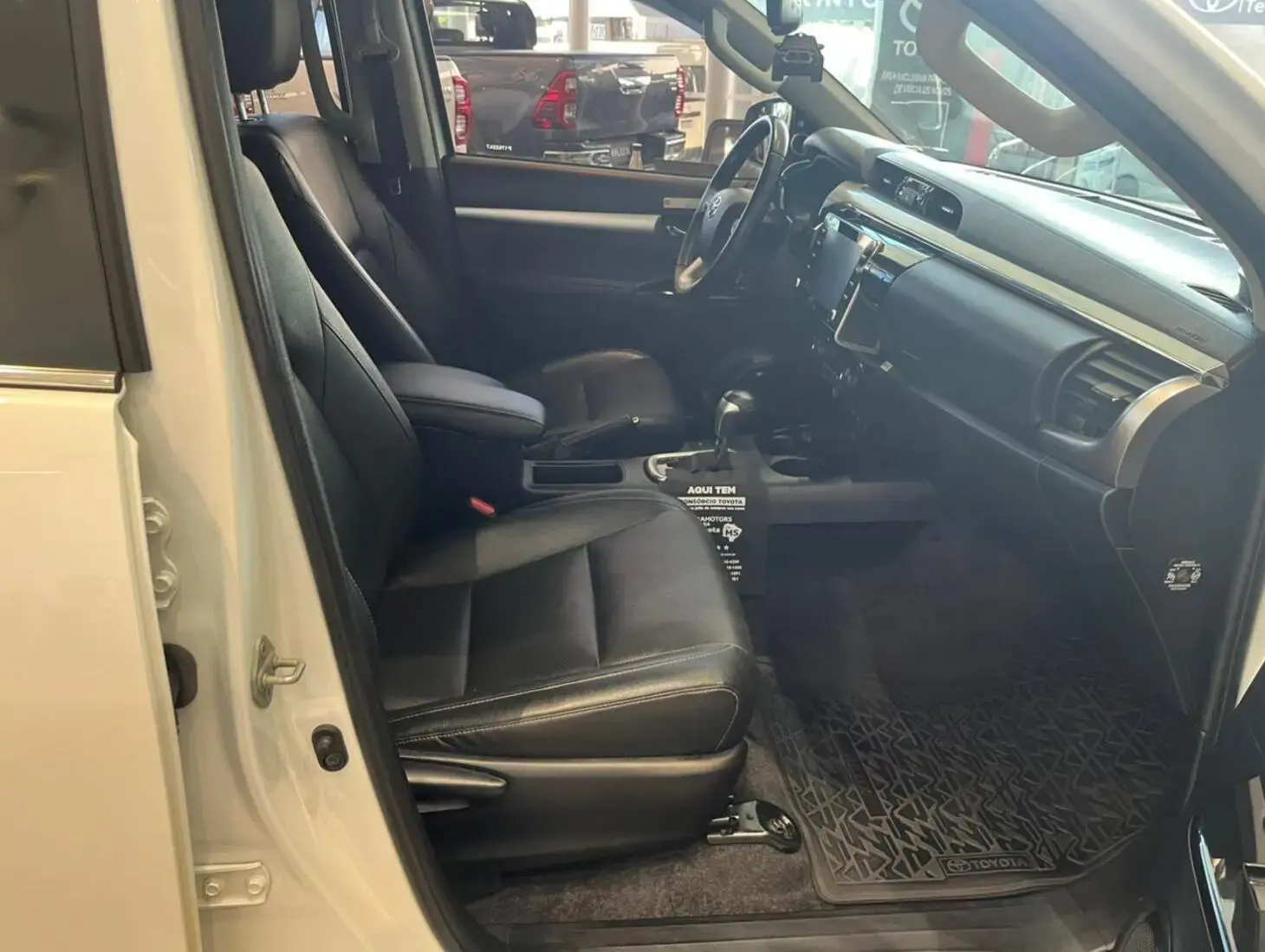 galeria HILUX SRV 4X4 2.8