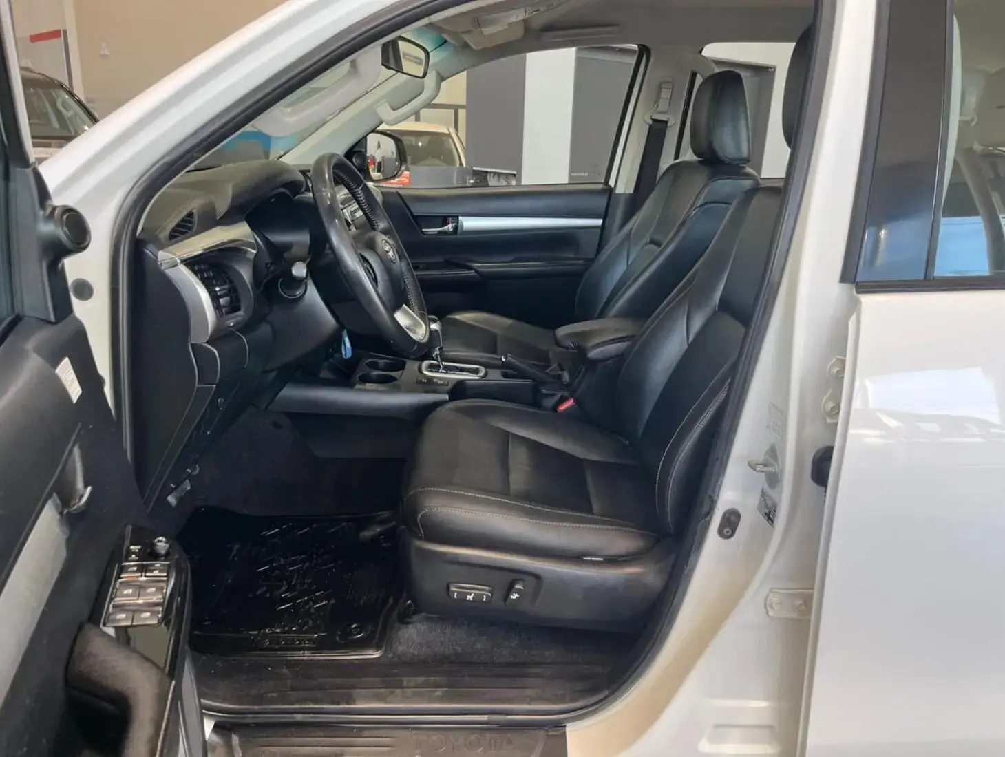 galeria HILUX SRV 4X4 2.8