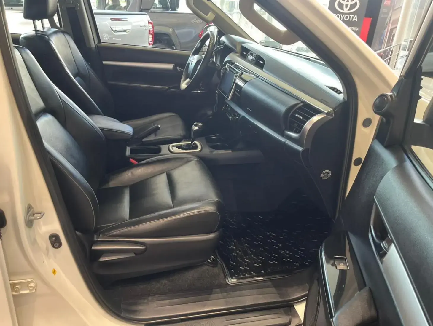 galeria HILUX SRV 4X4 2.8