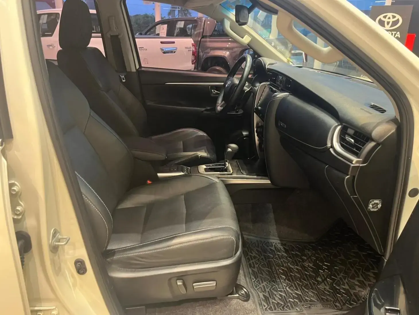 galeria SW4 SRX LUGARES 2.8 4X4