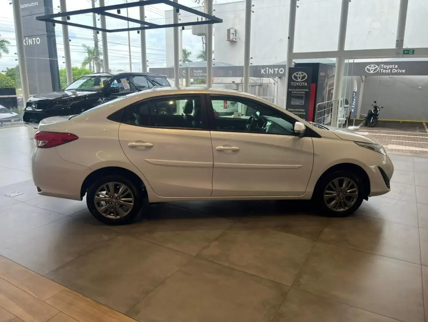 galeria YARIS CONNECT PLUS