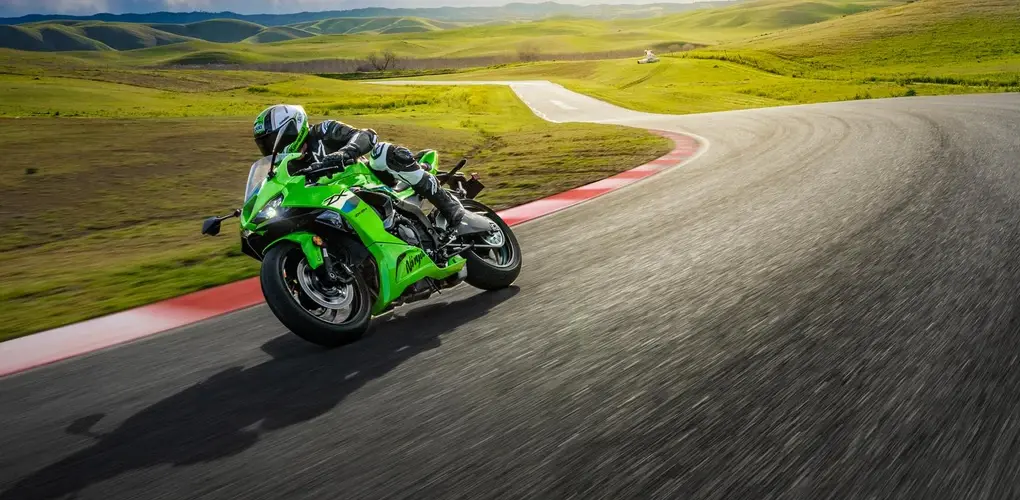 Ninja ZX-6R 2026 - é na Valence Kawasaki